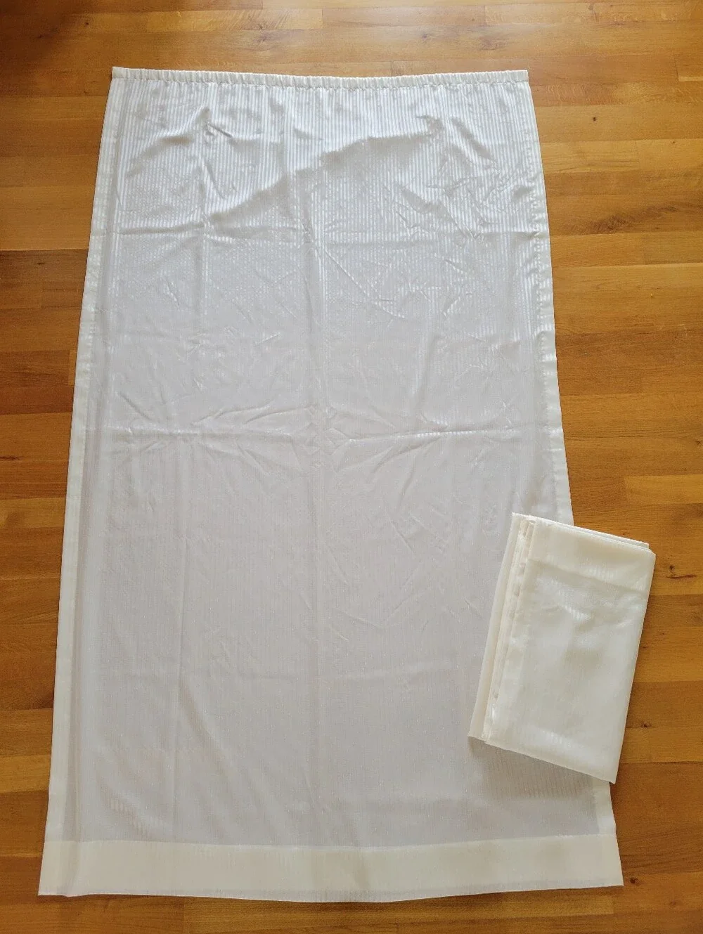Set of two curtains